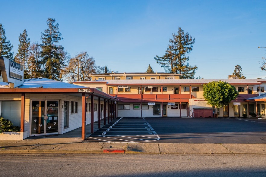 648-650 El Camino Real, Redwood City, CA à louer - Photo de l’immeuble – Image 2 sur 2