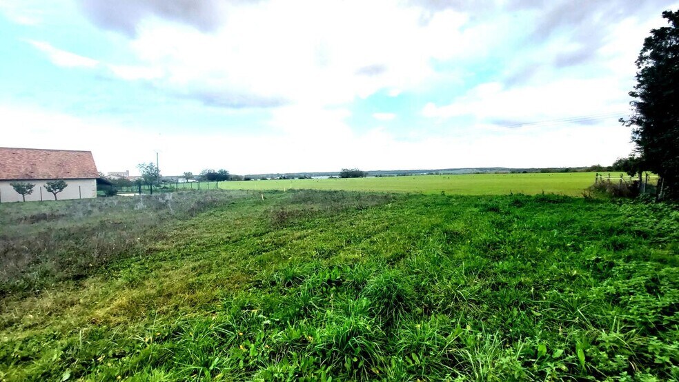 Terrain dans Naintré à vendre - Aérien – Image 1 sur 2