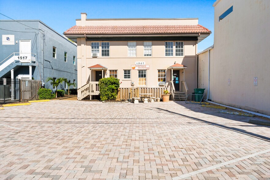 1507 20th St, Vero Beach, FL à louer - Photo de l’immeuble – Image 1 sur 69