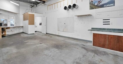 4918 46 St, Red Deer, AB à louer Photo intérieure– Image 1 sur 7