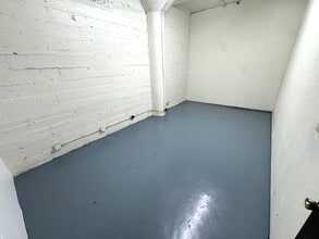 1048 Santee St, Los Angeles, CA à louer Photo intérieure– Image 2 sur 4