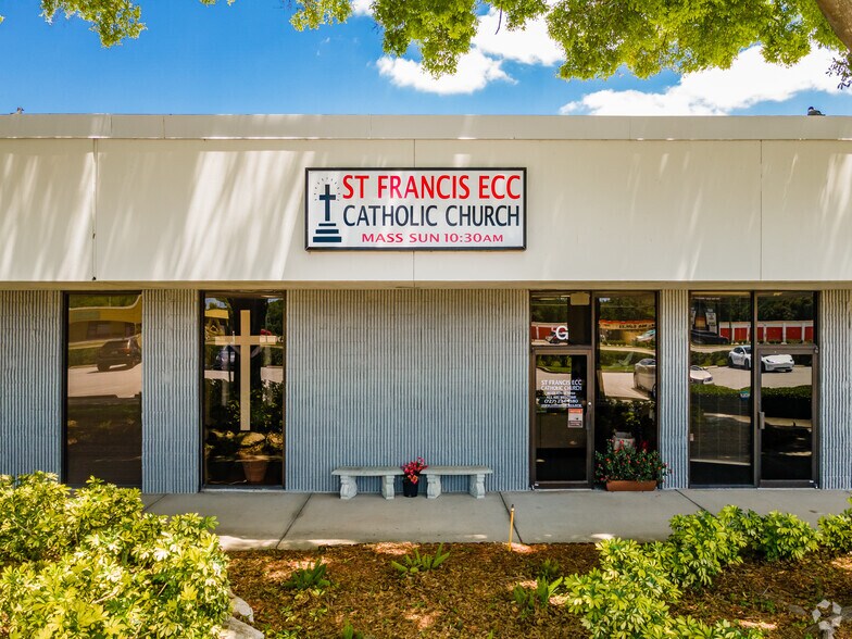 12345 Starkey Rd, Largo, FL à louer - Photo de l’immeuble – Image 3 sur 8