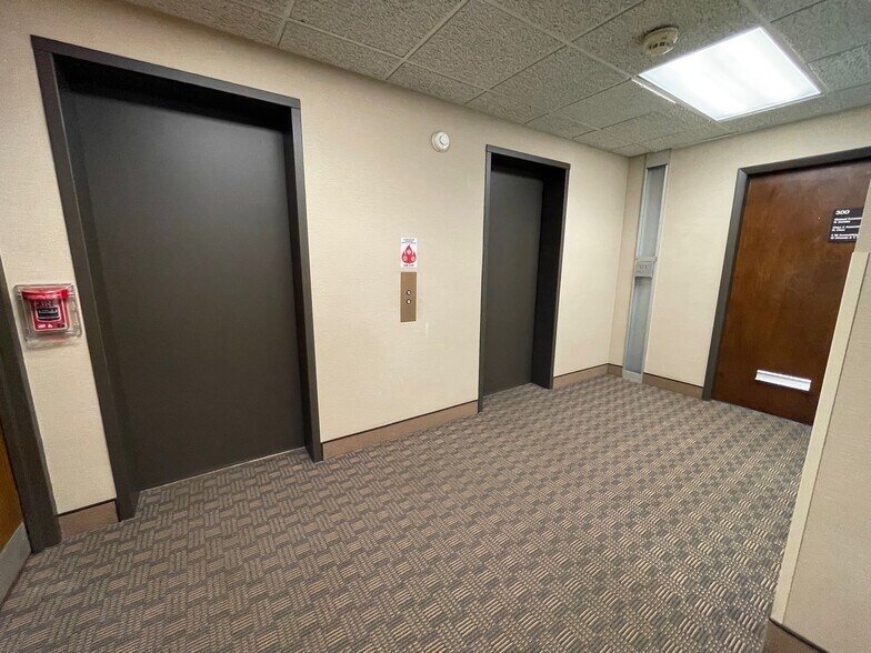 4433 W Touhy Ave, Lincolnwood, IL à louer - Photo intérieure – Image 2 sur 12