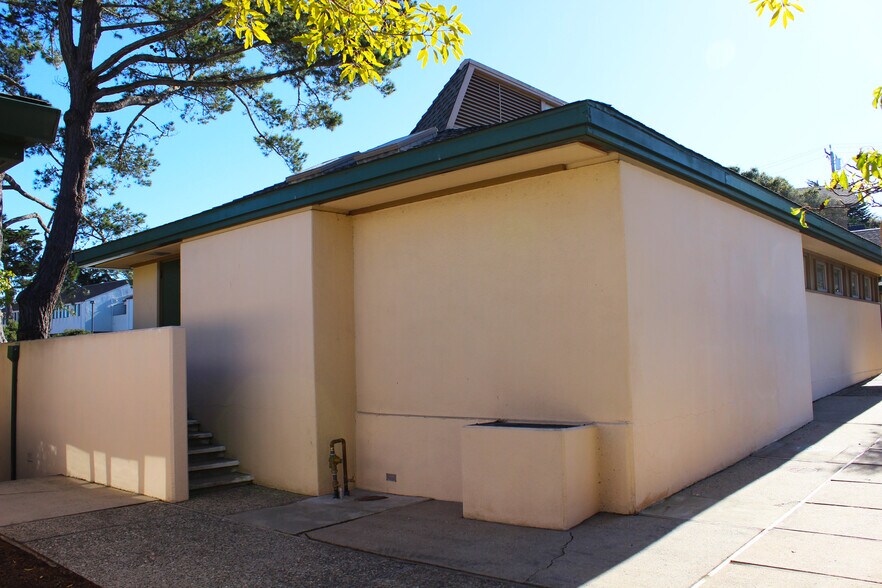 757 Pacific St, Monterey, CA à louer - Photo de l’immeuble – Image 2 sur 18