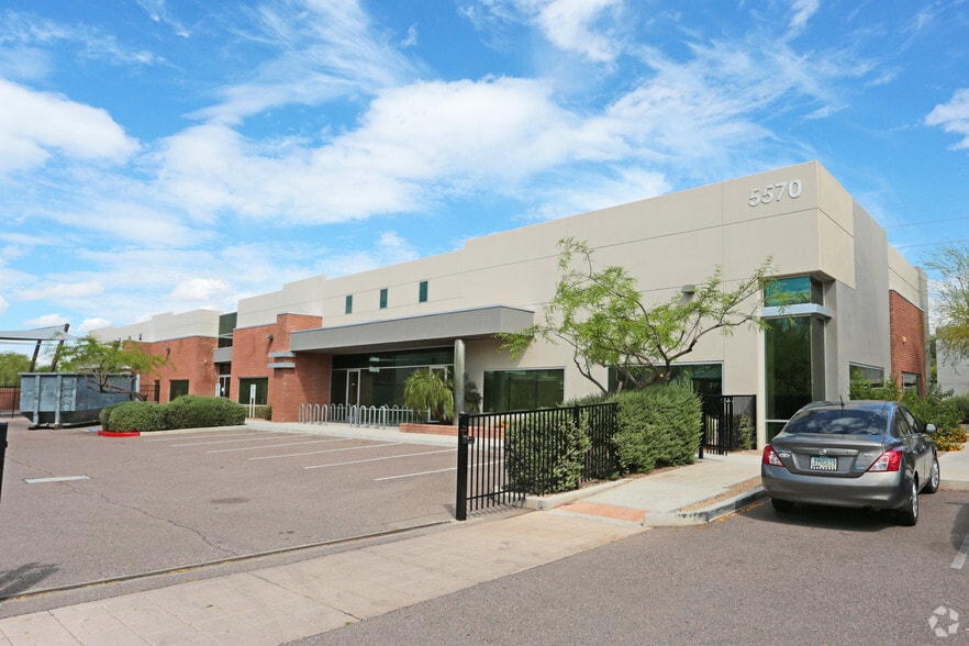 5570 W Chandler Blvd, Chandler, AZ à vendre - Photo principale – Image 1 sur 9