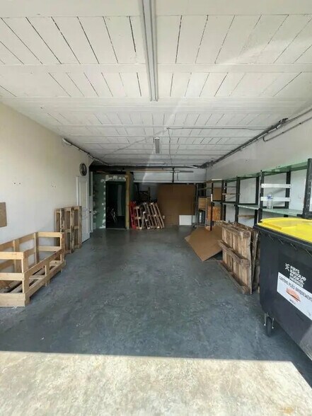 Local d’activités dans Ascain à louer - Photo intérieure – Image 3 sur 3