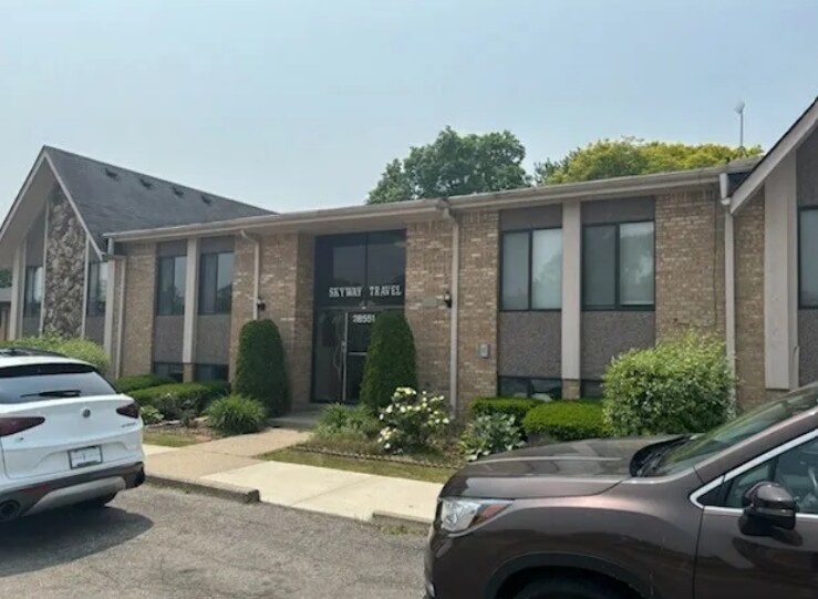 28551 Southfield Rd, Lathrup Village, MI à louer - Photo de l’immeuble – Image 2 sur 5