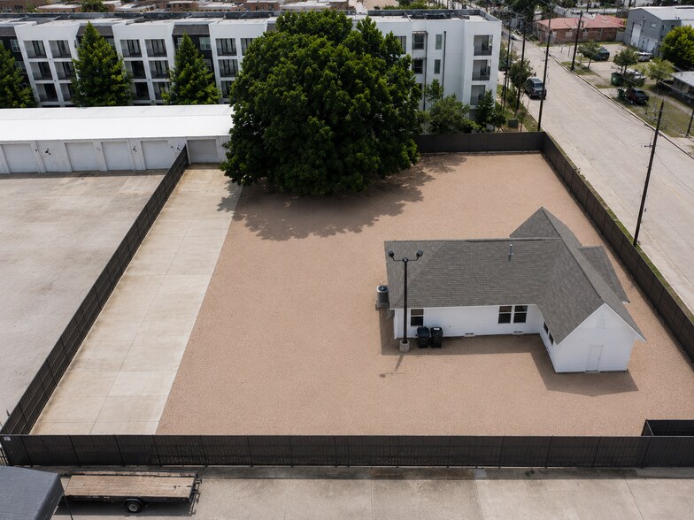 2618 Bomar Ave, Dallas, TX à louer - Photo de l’immeuble – Image 3 sur 18