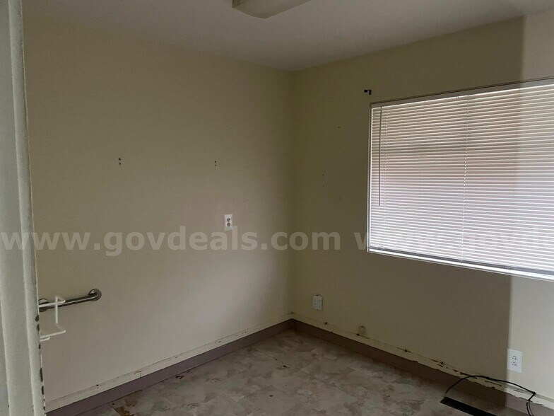 1036 E Victoria Ave, Burlington, WA à vendre - Photo de l’immeuble – Image 3 sur 48
