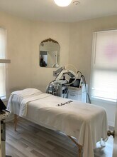 1349 Centre St, Newton, MA à louer Photo intérieure– Image 1 sur 12