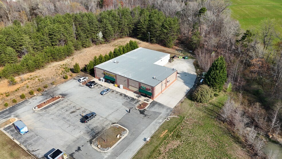 8302 Belews Creek Rd, Stokesdale, NC à vendre - Photo de l’immeuble – Image 3 sur 3