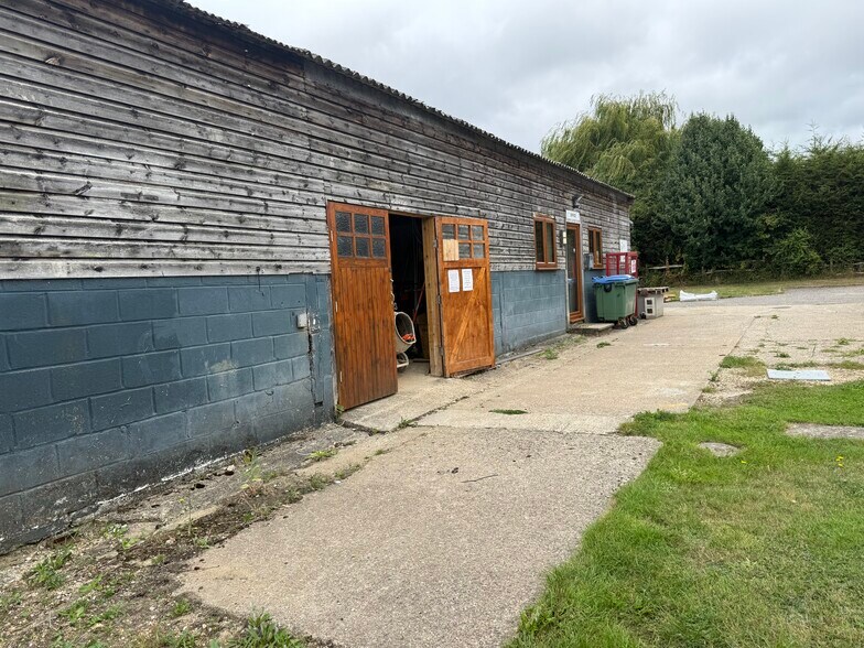 Unit 11 Crays Court, Goose Green, Pulborough à louer - Photo de l’immeuble – Image 2 sur 5