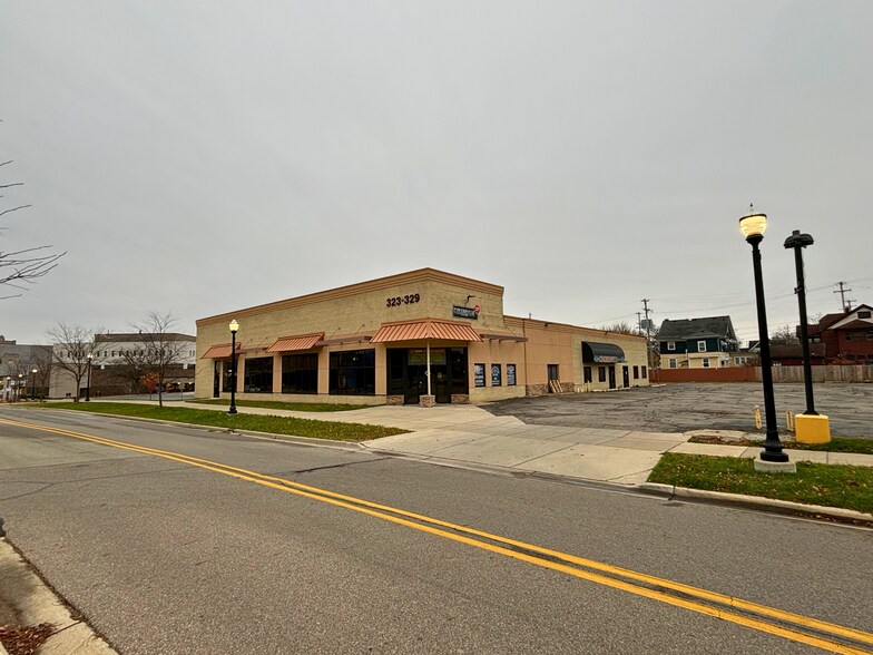323-329 W Michigan Ave, Jackson, MI à louer - Photo de l’immeuble – Image 1 sur 1