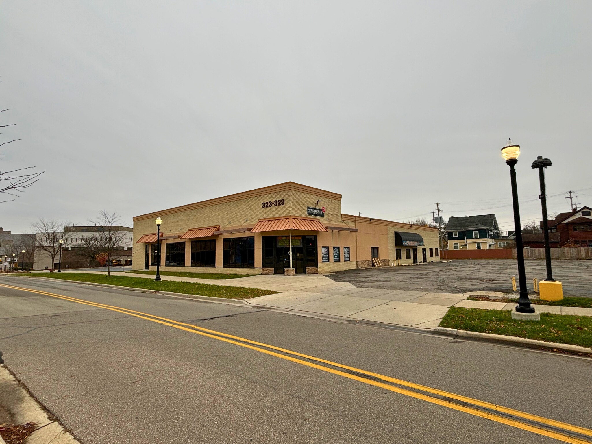 323-329 W Michigan Ave, Jackson, MI à louer Photo de l’immeuble– Image 1 sur 2