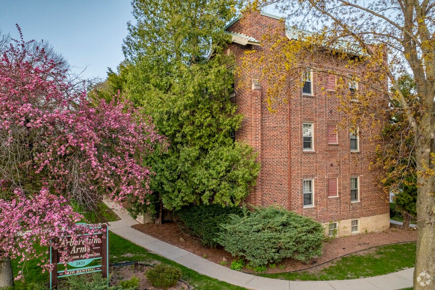 2821 Monroe St, Madison, WI à vendre - Photo de l’immeuble – Image 2 sur 41