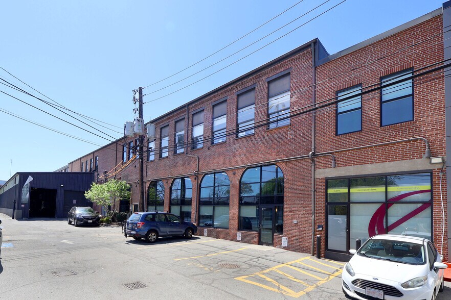 555 Amory St, Jamaica Plain, MA à louer - Photo de l’immeuble – Image 2 sur 9