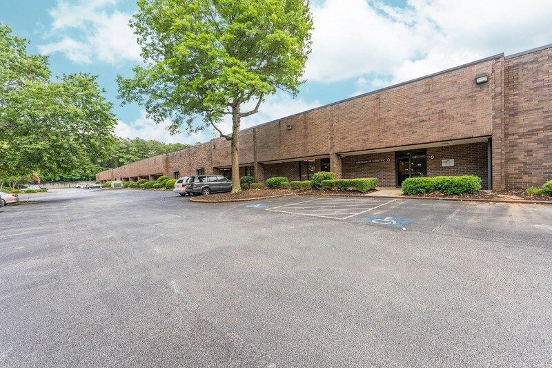 2189 Flintstone Dr, Tucker, GA à louer - Photo de l’immeuble – Image 2 sur 7