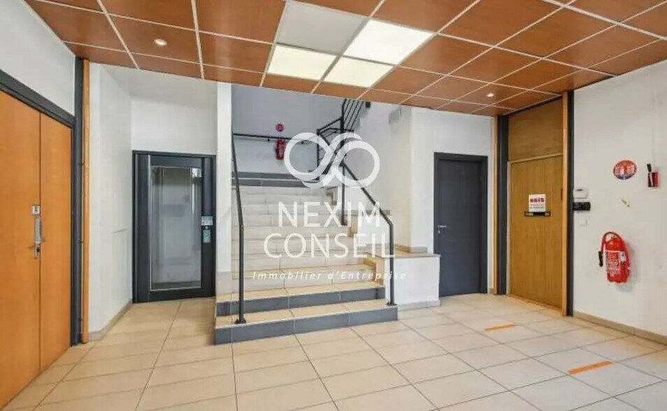 Bureau dans Gennevilliers à vendre - Photo de l’immeuble – Image 2 sur 9