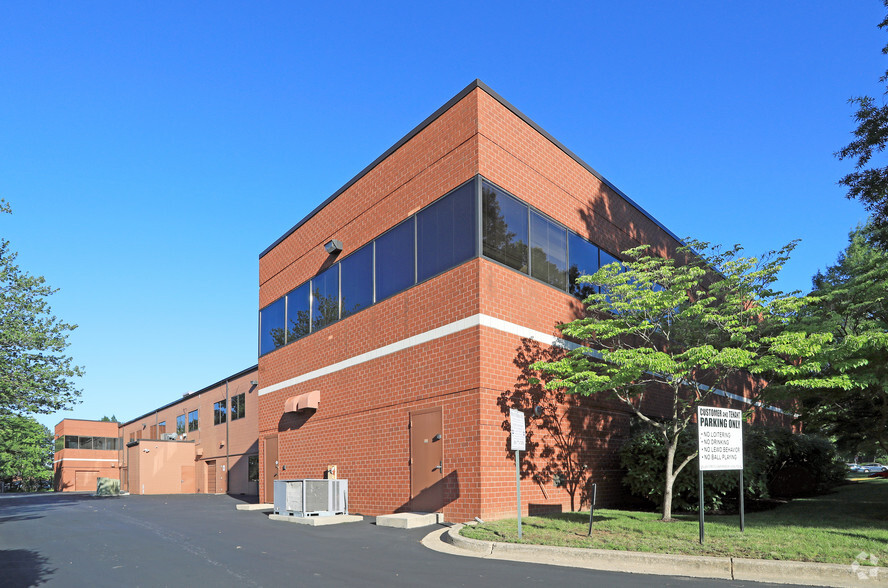 14900 Sweitzer Ln, Laurel, MD à louer - Photo de l’immeuble – Image 2 sur 6