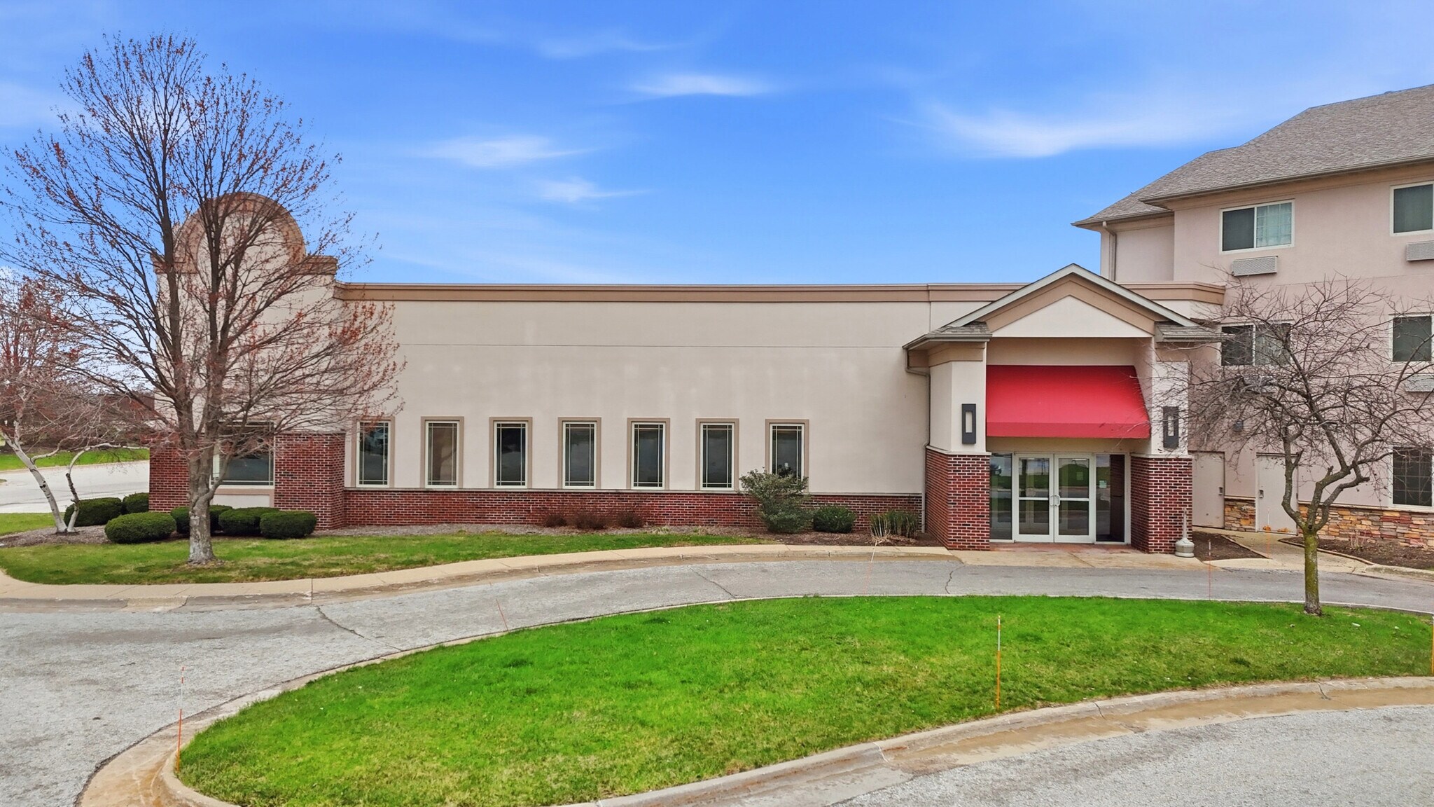 1780 Stonegate Center Dr, Burlington, IA à louer Photo principale– Image 1 sur 5