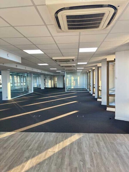 Bureau dans Boulogne-Billancourt à louer - Photo de l’immeuble – Image 3 sur 8