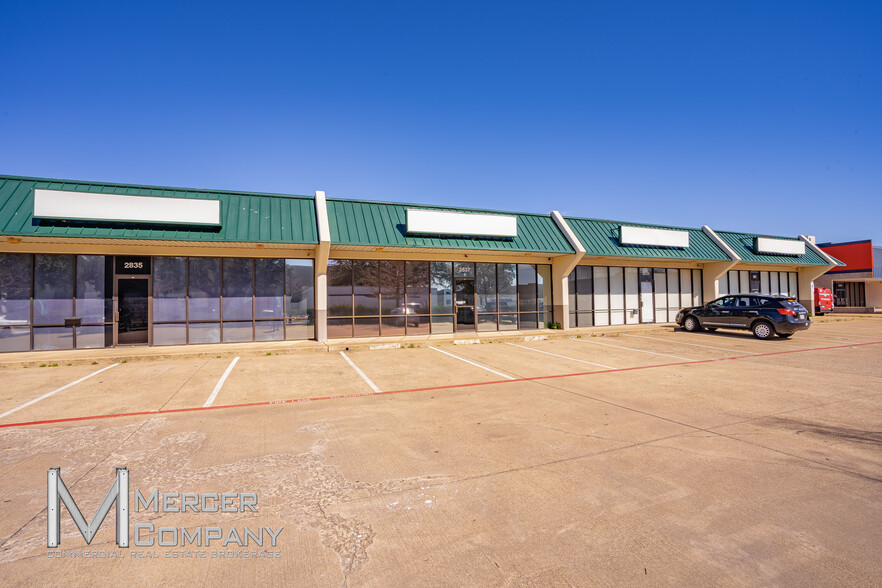 2837-2849 Galleria Dr, Arlington, TX à louer - Photo de l’immeuble – Image 3 sur 4