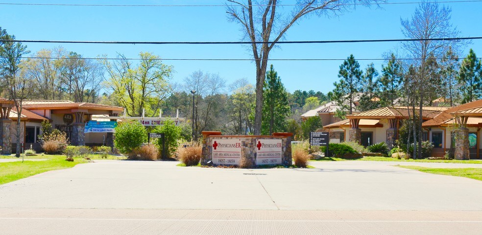 18057 Highway 105 W, Montgomery, TX à louer - Photo de l’immeuble – Image 3 sur 8