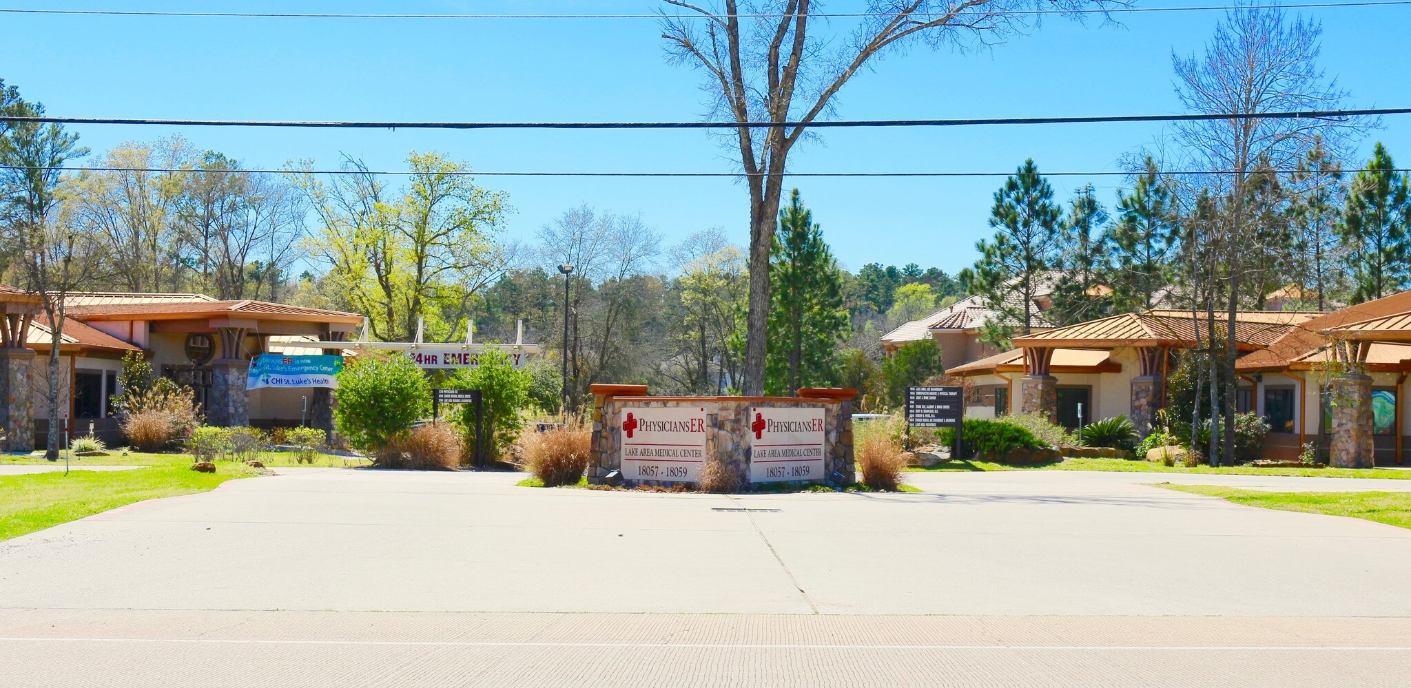 18057 Highway 105 W, Montgomery, TX à louer Photo de l’immeuble– Image 1 sur 7
