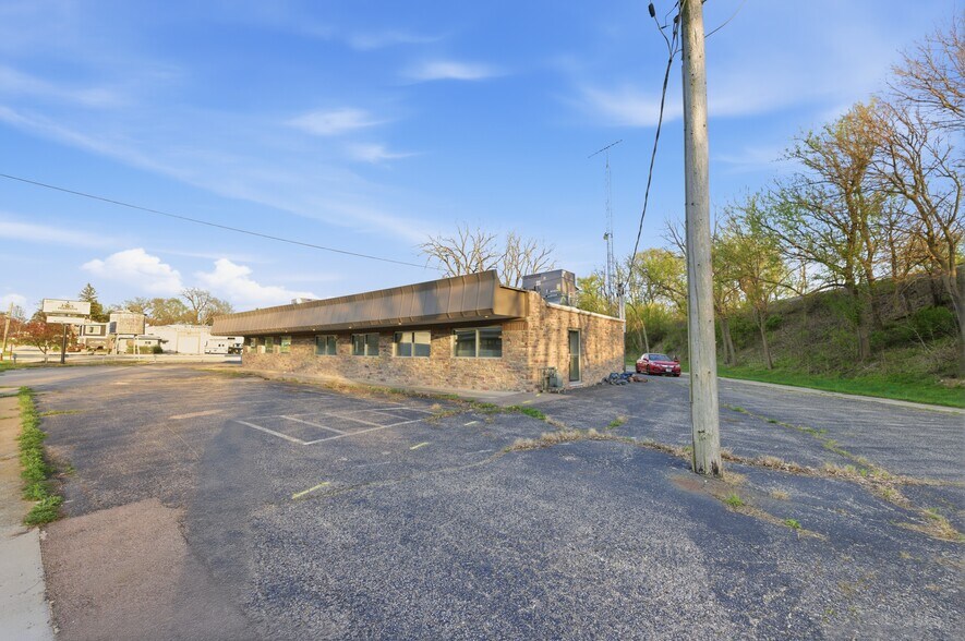 682 Park Ave, Genoa, IL à vendre - Photo de l’immeuble – Image 2 sur 47
