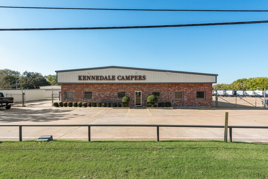 429 W Kennedale Pky, Kennedale, TX à louer - Photo de l’immeuble – Image 3 sur 57