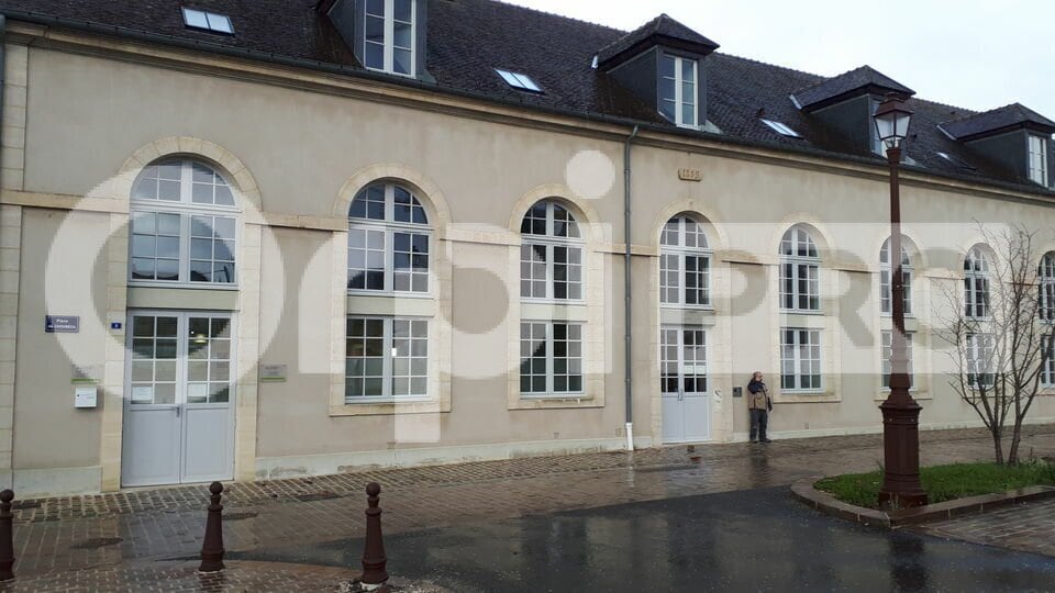 Bureaux/Médical dans Compiegne à louer - Photo de l’immeuble – Image 1 sur 4