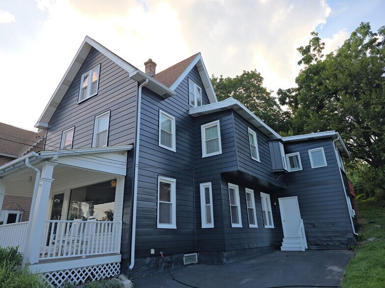 1029 Lancaster Ave, Berwyn, PA à louer - Photo de l’immeuble – Image 2 sur 20