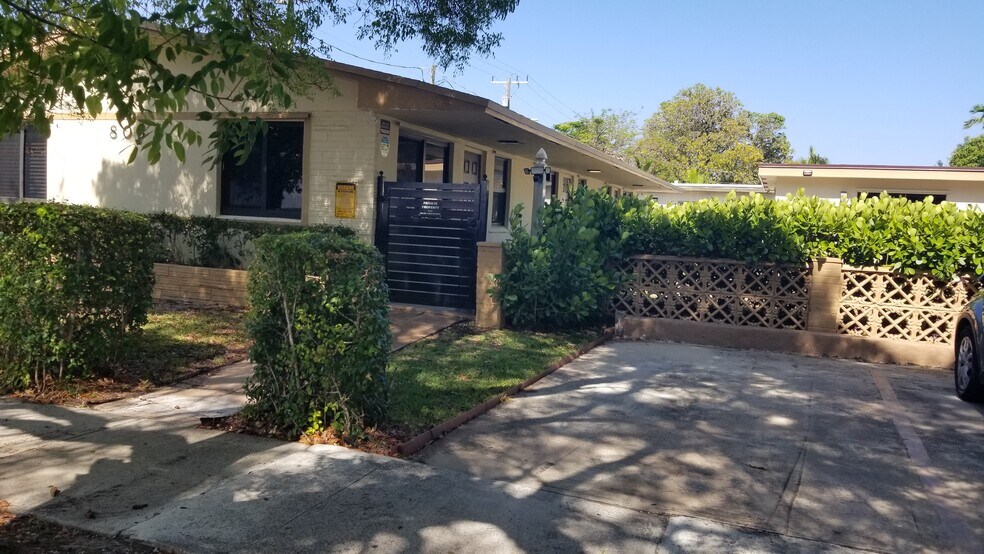 803 NE 8th St, Hallandale Beach, FL à vendre - Photo de l’immeuble – Image 2 sur 24