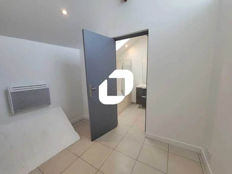 Bureau dans Montlhéry à vendre - Photo de l’immeuble – Image 3 sur 8