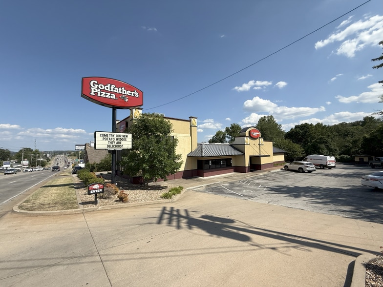 1026 W Main St, Branson, MO à vendre - Photo de l’immeuble – Image 1 sur 5