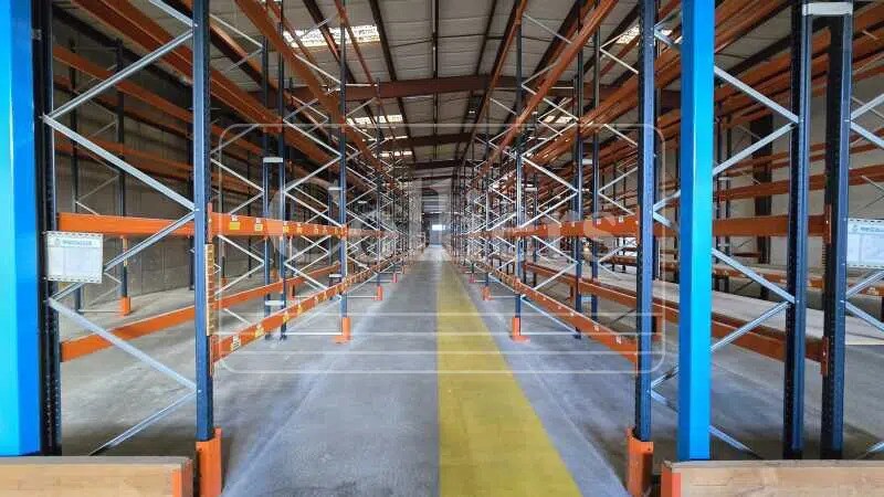 Industriel/Logistique dans Orange à louer Photo intérieure– Image 1 sur 10