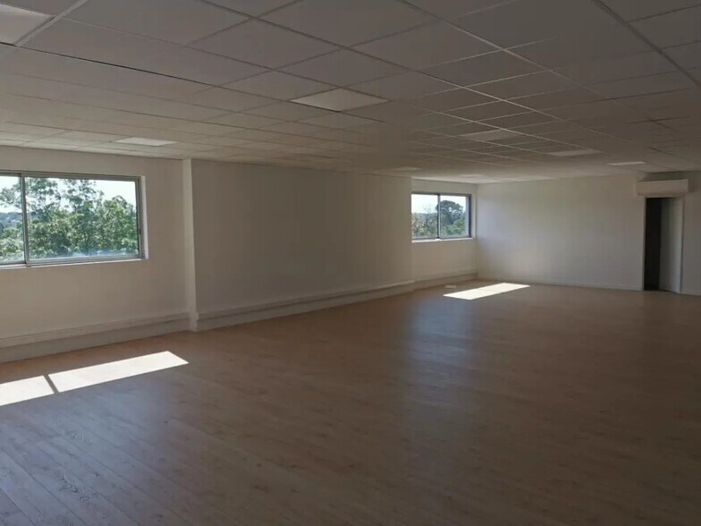 Bureau dans Fréjus à louer - Photo de l’immeuble – Image 2 sur 4