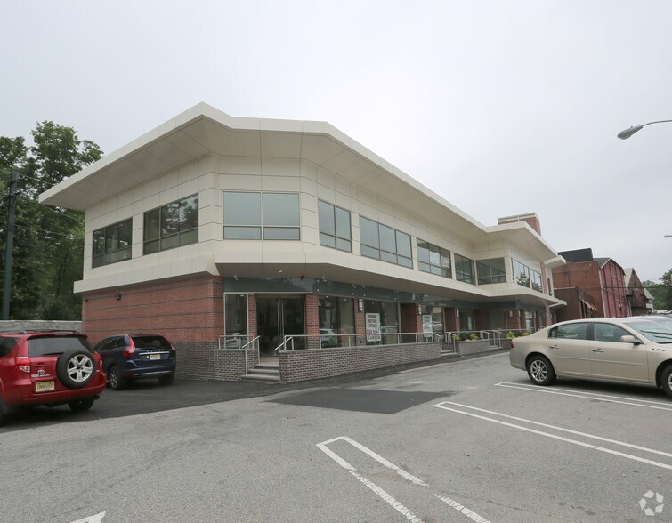 50 Upper Montclair Plz, Montclair, NJ à louer - Photo de l’immeuble – Image 3 sur 5