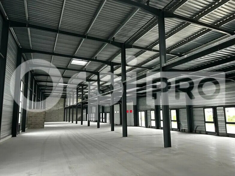 Local d'activités dans Bourgoin-Jallieu à vendre - Photo de l’immeuble – Image 3 sur 6