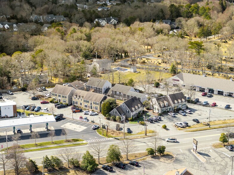 1645 Falmouth Rd, Centerville, MA à vendre - Photo de l’immeuble – Image 3 sur 5