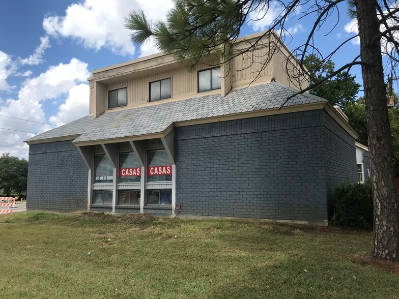 2111 S Collins St, Arlington, TX à louer - Photo de l’immeuble – Image 2 sur 5