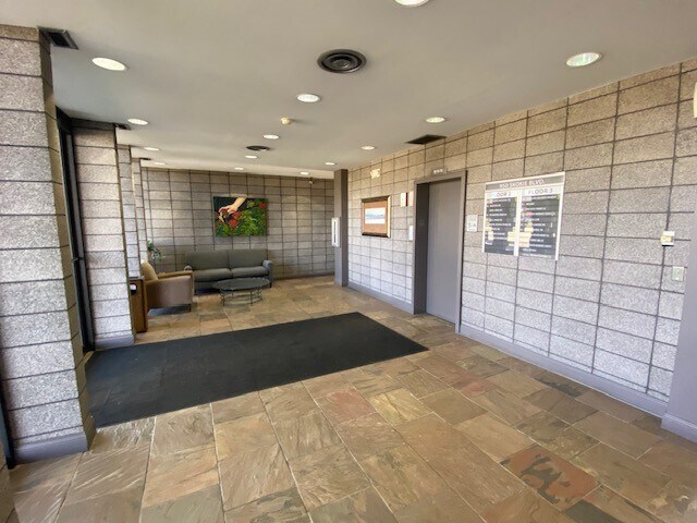 950 Skokie Blvd, Northbrook, IL à louer - Photo de l’immeuble – Image 2 sur 4