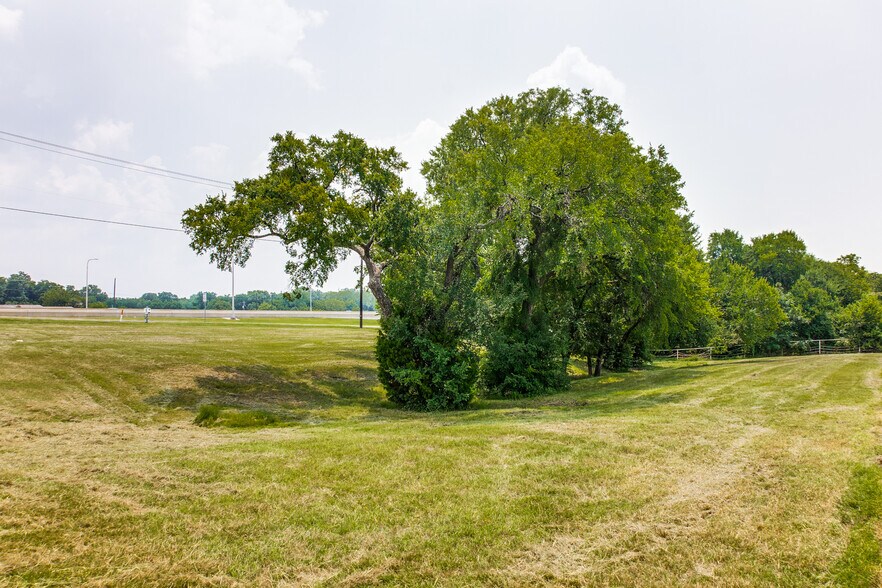 5901 President George Bush Highway, Rowlett, TX à vendre - Photo de l’immeuble – Image 2 sur 14