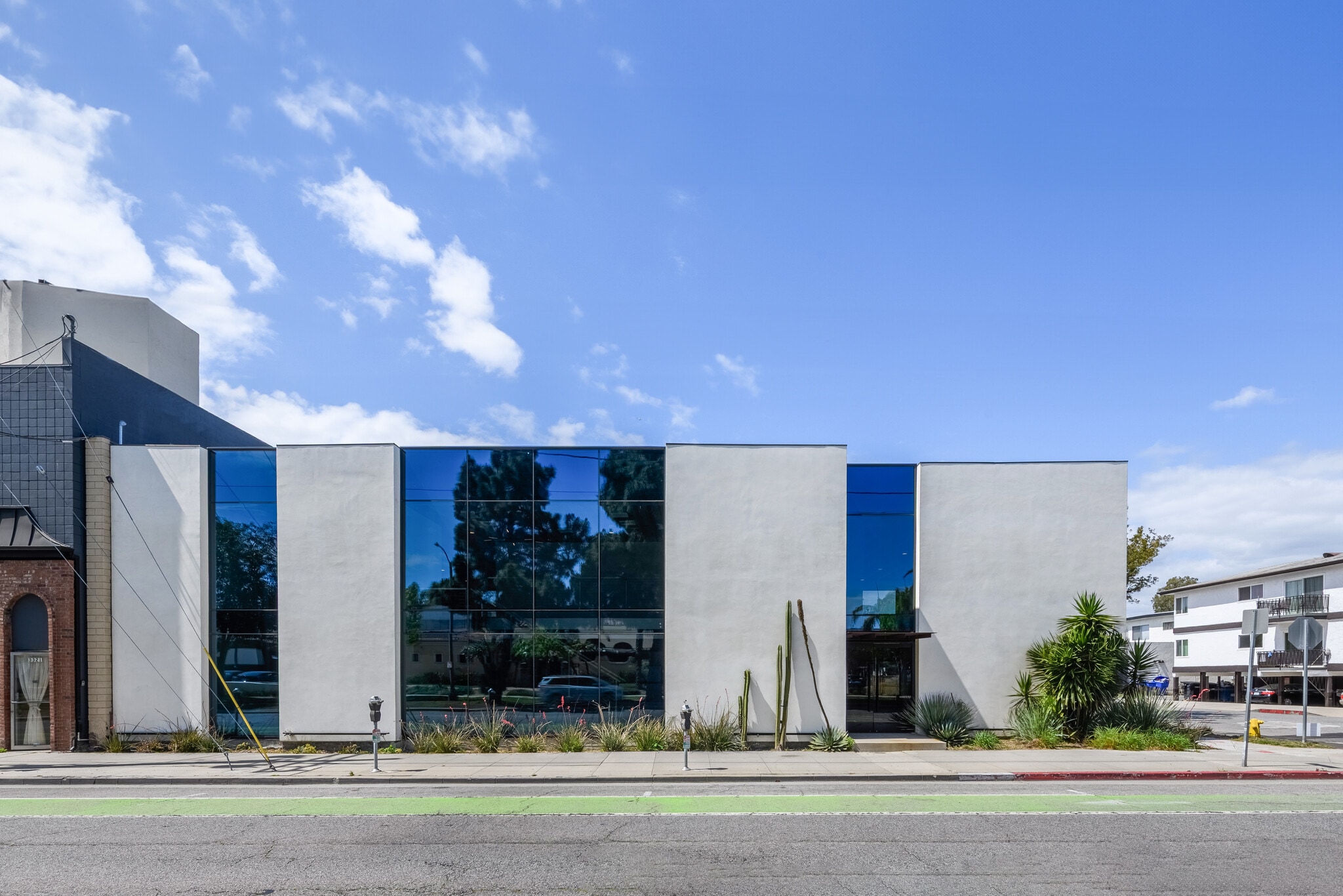 3331 Ocean Park Blvd, Santa Monica, CA à louer Photo de l’immeuble– Image 1 sur 14