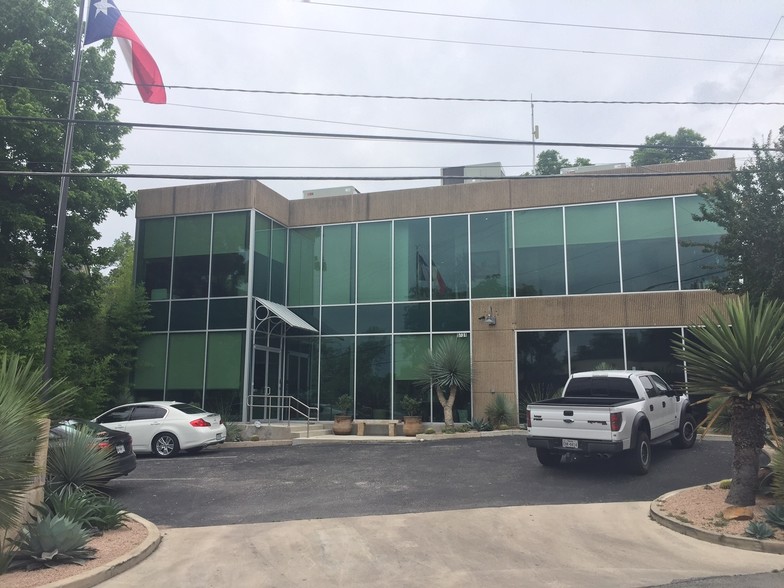 5631 Broadway St, San Antonio, TX à louer - Photo principale – Image 1 sur 13