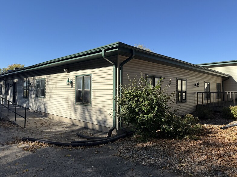 6135 N American Ln, De Forest, WI à louer - Photo de l’immeuble – Image 3 sur 25