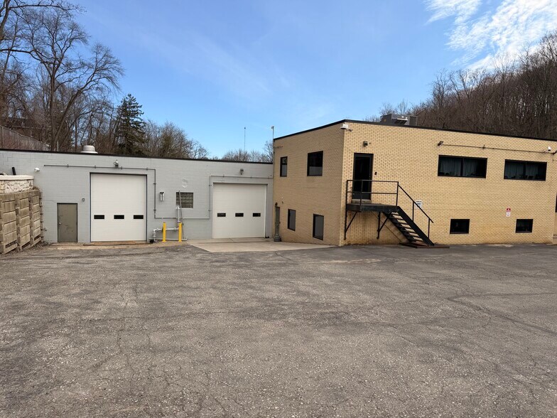 630 Fifth Ave, East McKeesport, PA à vendre - Photo de l’immeuble – Image 2 sur 16