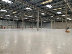 Industriel/Logistique dans Éragny à louer Photo de l’immeuble– Image 2 sur 8