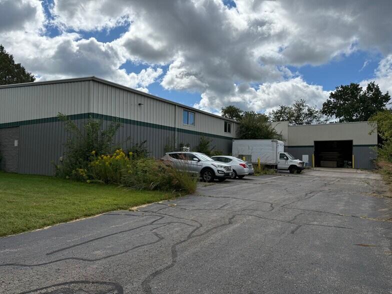 301 Progress Rd, Cottage Grove, WI à vendre - Photo de l’immeuble – Image 1 sur 21