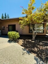 944 McCourtney Rd, Grass Valley, CA à louer Photo intérieure– Image 1 sur 7